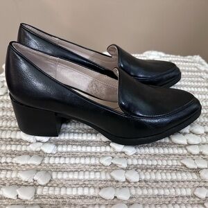 Beautiful leather loafers in excellent condition!